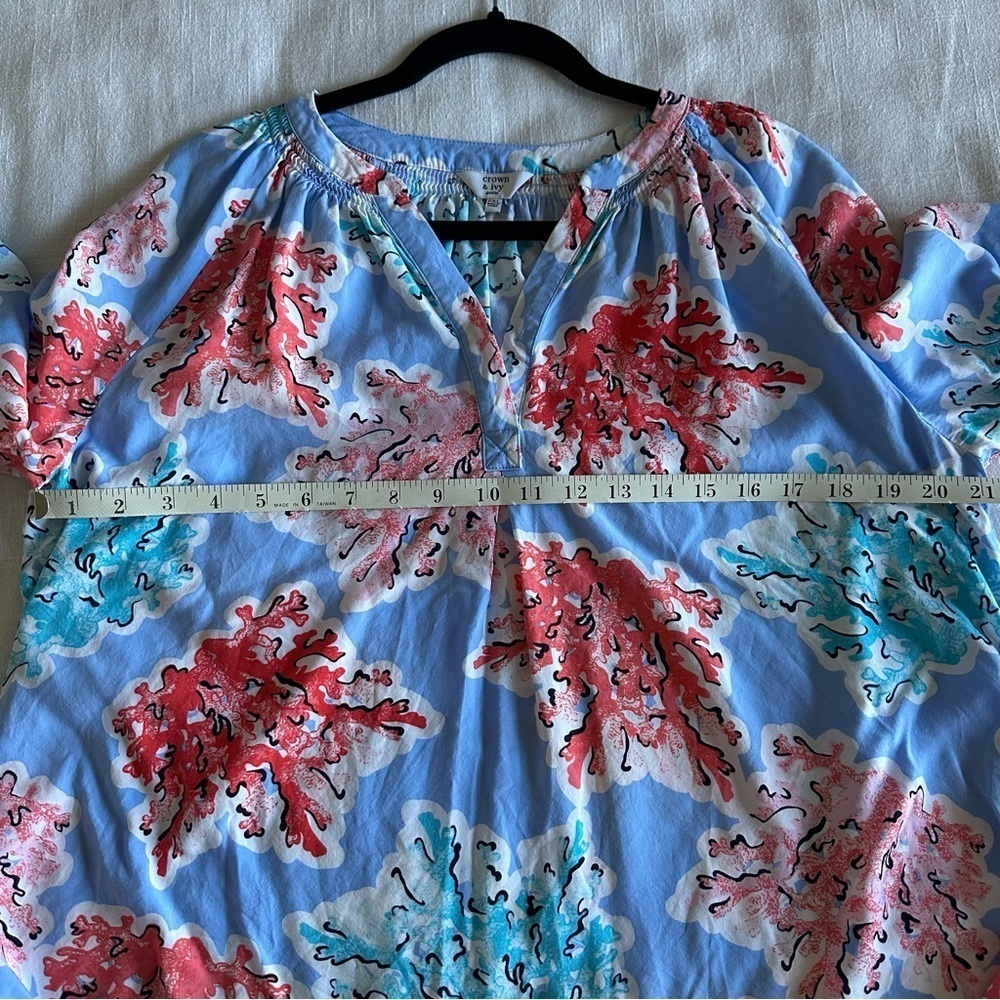 Crown & Ivy Top Womens Blue Coral Shells VNeck PXL Flowy Beachy Resortwear Comfy - Picture 5 of 9